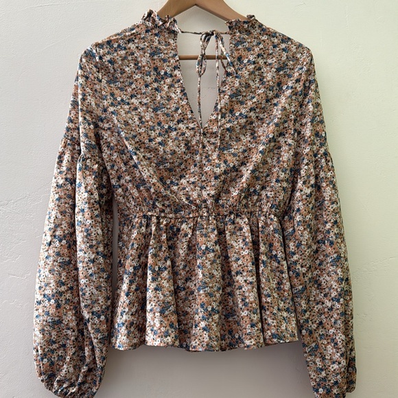 Fall time! Pink Lily long sleeve bell cuffed wrist floral low cut tie back EUC - Picture 7 of 8